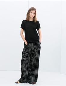 Calça larga bolinhas